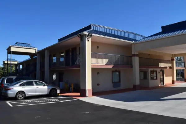 Royal Inn & Suites Main image