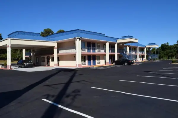 Royal Inn & Suites Main image