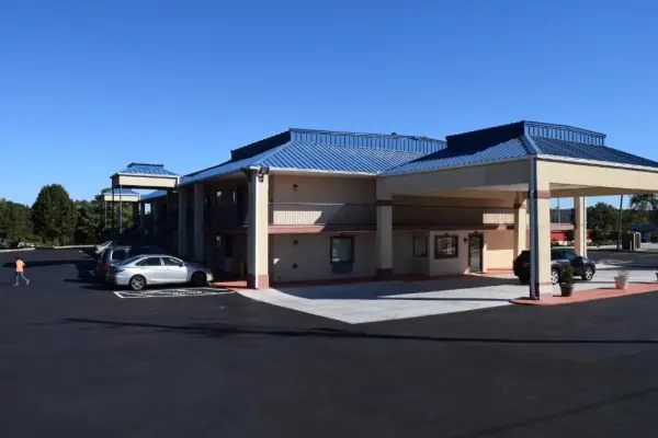 Royal Inn & Suites 6