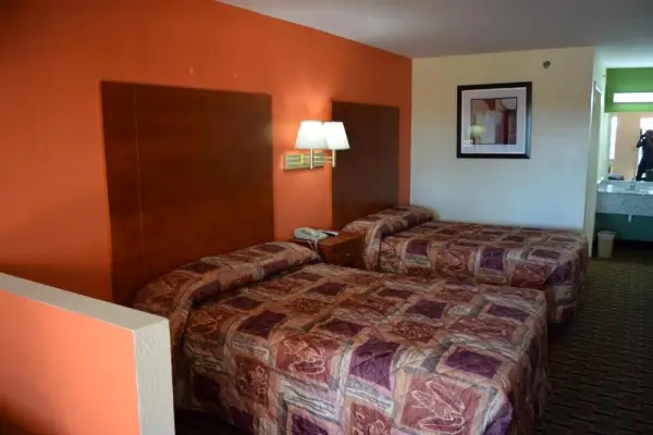 Royal Inn & Suites 7